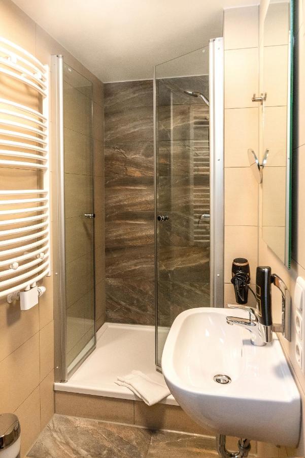 Donau-Hotel Sinzing المظهر الخارجي الصورة